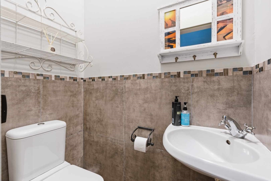 3 Bedroom Property for Sale in Royal Ascot Western Cape